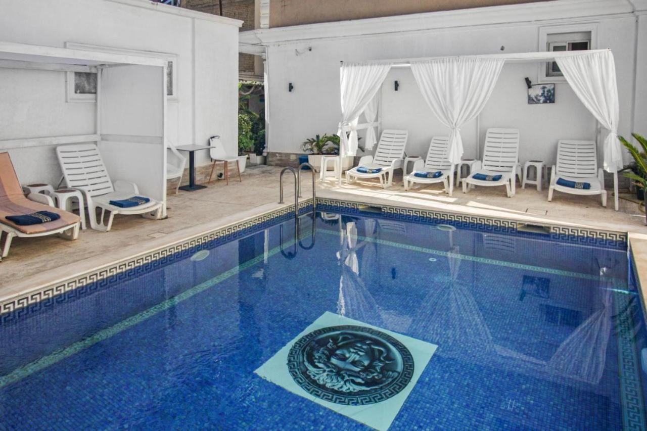 Center & Pool